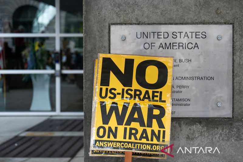 Massa pro-Iran terobos Konsulat AS di Karachi, sembilan tewas