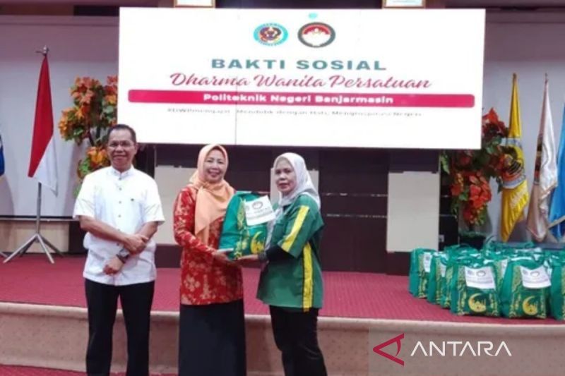 DWP Poliban berbagi berkah bagikan seratus paket sembako Ramadhan