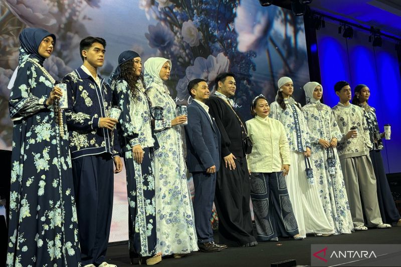 Ivan Gunawan gandeng jenama kopi hadirkan koleksi busana Lebaran