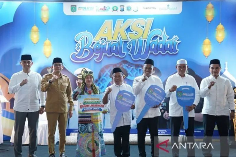 Three villages in Tanah Bumbu receive Local Adipura awards