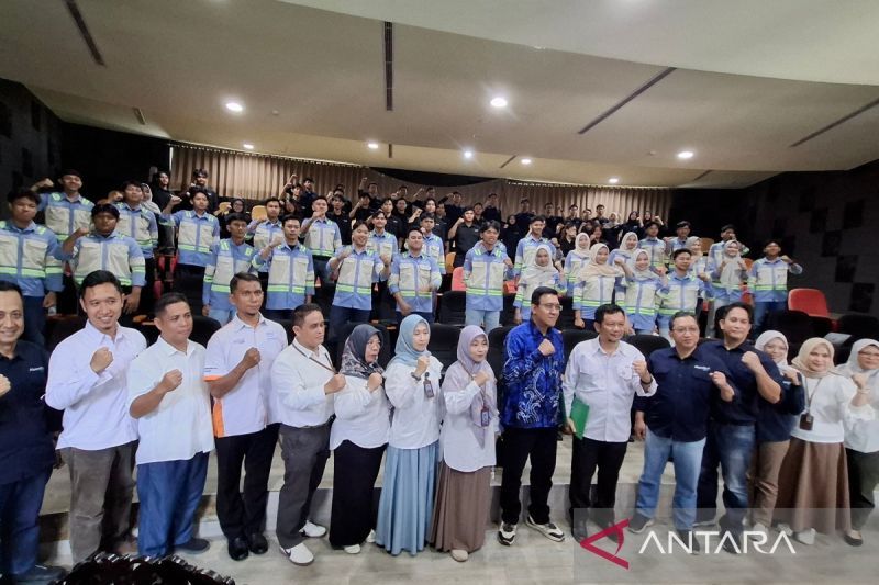 Poliban dan PT SIS bekali mahasiswa penerima IBFL literasi AI