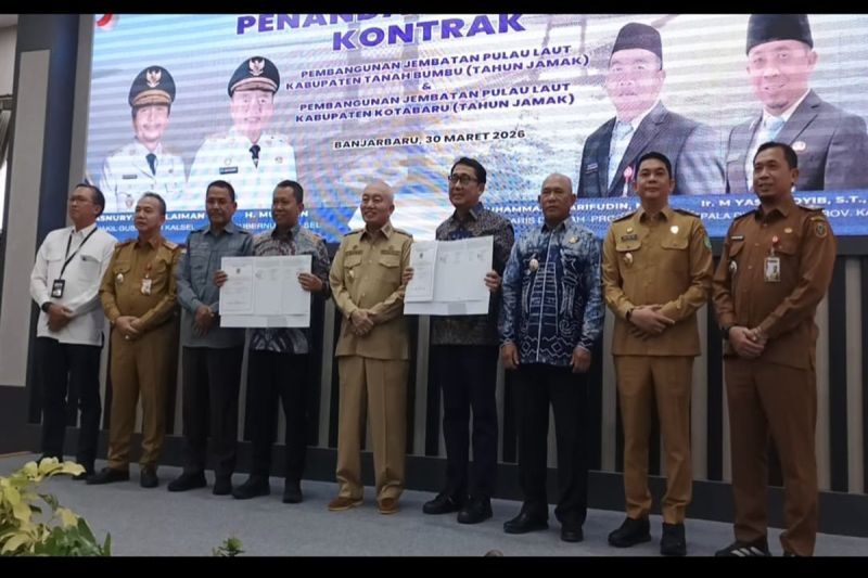 Kotabaru signs contract for continuation of Pulau Laut bridge construction