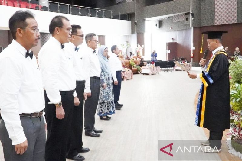 ULM tambah enam guru besar perkuat kualitas layanan pendidikan tinggi