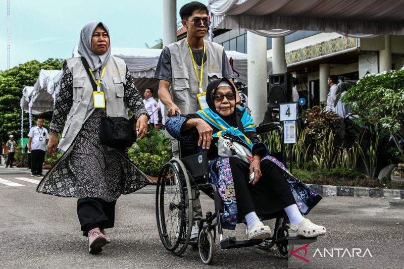 Kemlu RI tangani kecelakaan lalu lintas jamaah haji Indonesia di Saudi