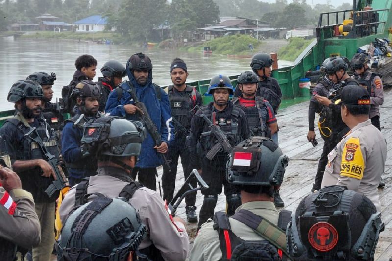 Kapolres: TNI-Polri evakuasi dua korban penembakan KKB di Seradala