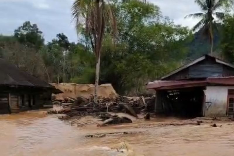 BNPB: 150 warga mengungsi akibat tanggul jebol picu banjir di Tapteng