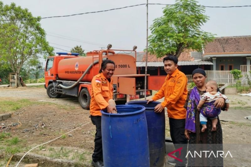 BPBD Bekasi salurkan bantuan 10.000 liter air bersih warga terdampak kekeringan