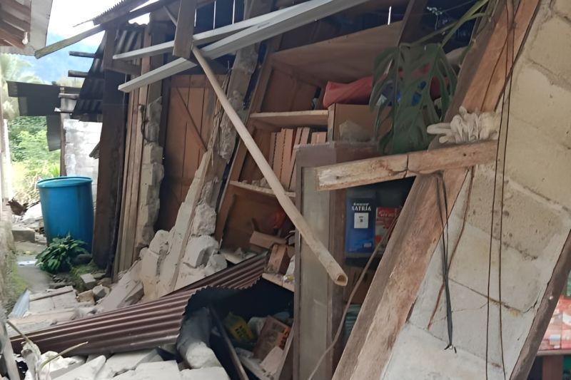Sejumlah bangunan rusak akibat gempa magnitudo 6,7