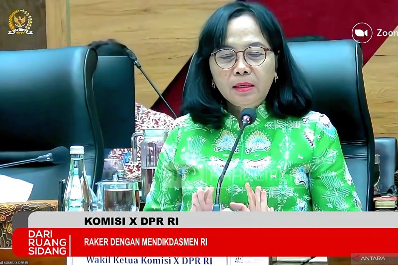 DPR minta perbaikan data desil demi lindungi hak pendidikan masyarakat