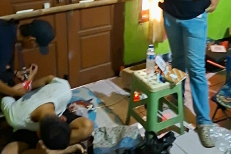 Polres Karawang lakukan penyitaan ribuan obat keras di sebuah rumah kontrakan