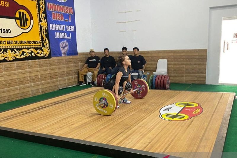 Lifter putri Jambi Yuliana Klarisa Dipanggil Masuk Pelatnas Asian Games XX 2026