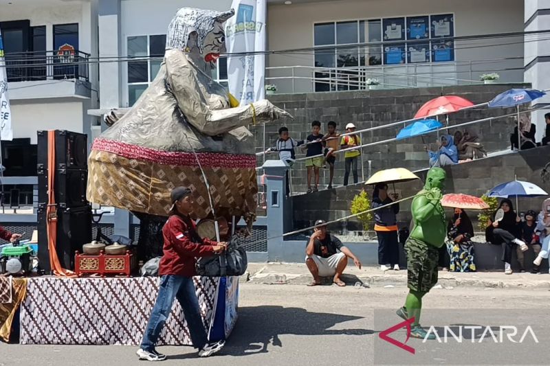 4.411 Peserta Meriahkan Pawai Budaya Iraw Tengkayu XV Tarakan
