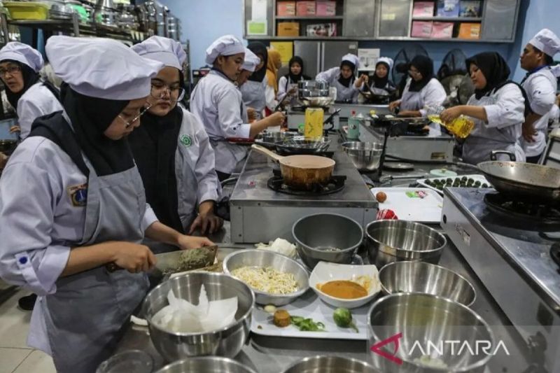 Sudin Nakertransgi Jakpus latih 100 warga jadi wirausaha kuliner