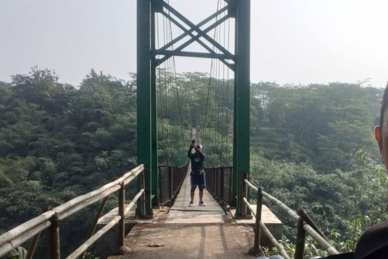 Jembatan Gantung Rawayan Tarumanagara yang ekstrem namun eksotik di Bogor