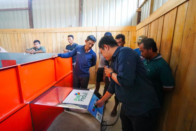 PLN Fasilitasi Peralatan Pertanian di Desa Margomulyo