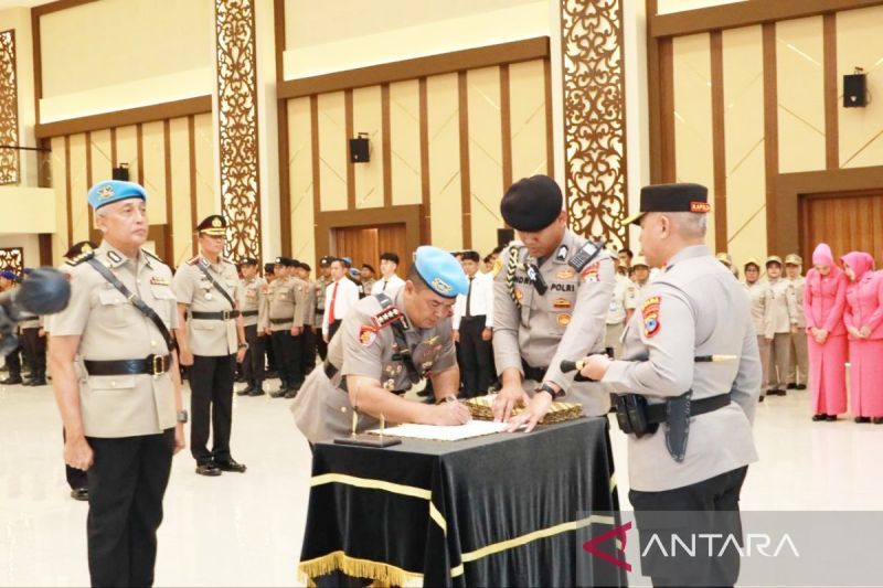Kapolda Kalsel minta jaga kinerja terbaik saat sertijab kapolres dan PJU