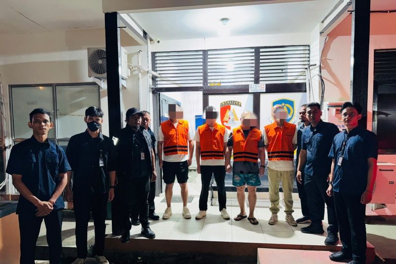 Imigrasi Singkawang Kalbar deportasi empat warga China pelanggar aturan