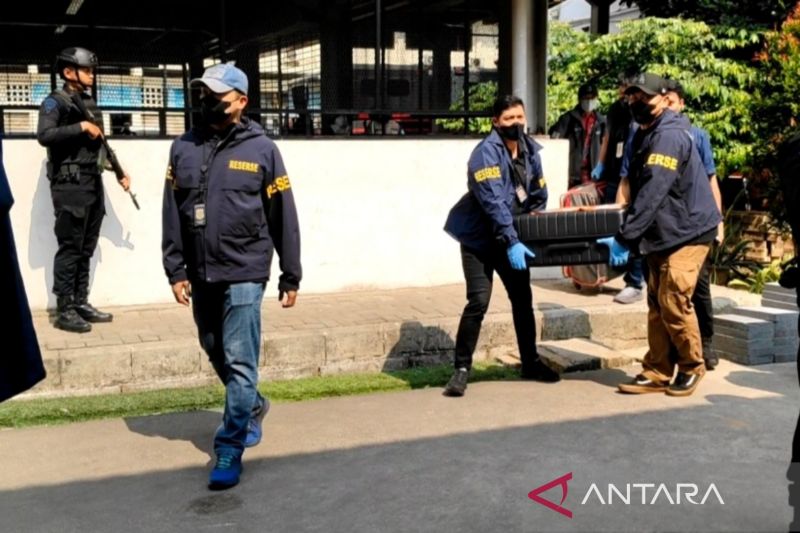 Polda Metro limpahkan tersangka dan barang bukti kasus korupsi ke Kejagung