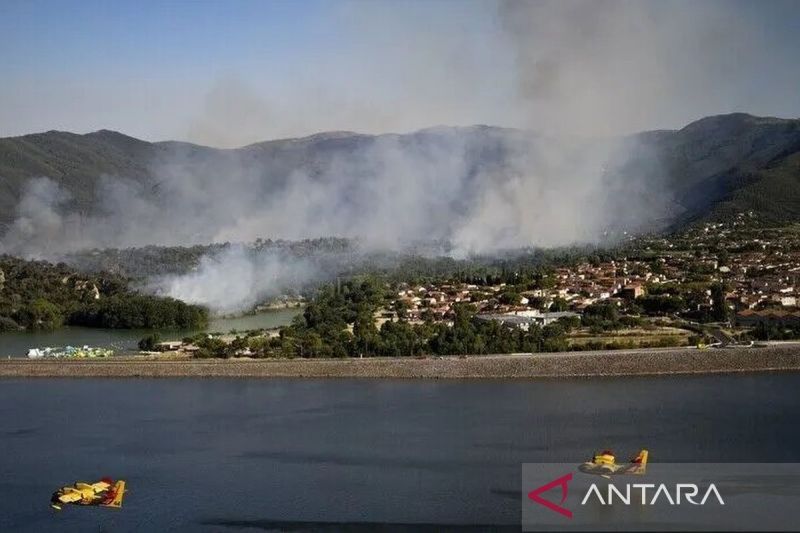Kebakaran hutan lahap 1.700 hektare di Prancis, putus aliran listrik