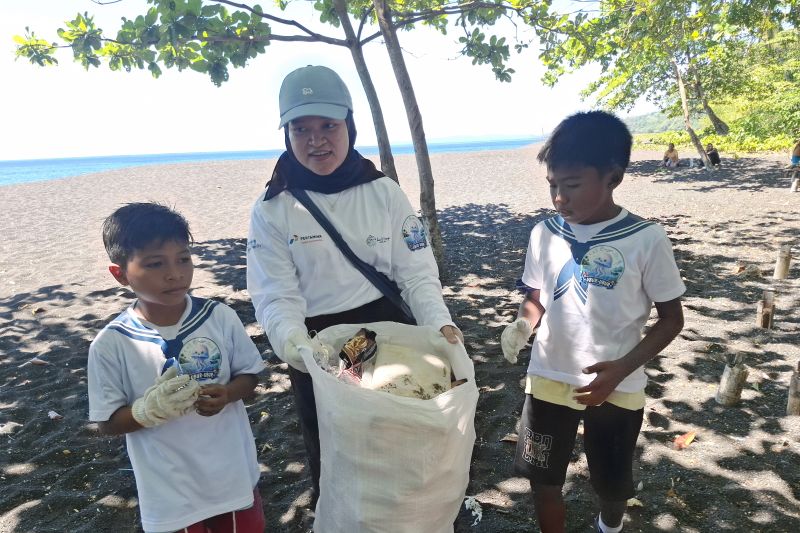 PTK padukan edukasi siswa pesisir dan aksi bersih di Pantai Tangkoko