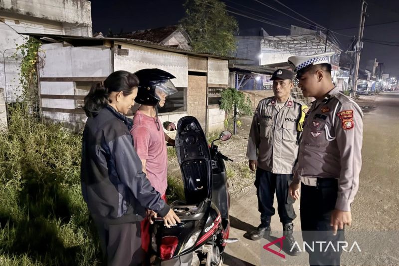 Perkuat sistem pengamanan, Polisi sambangi pos kamling di Bekasi