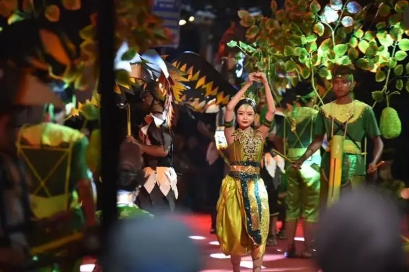 Pemkab Pacitan buka fetival rontek dengan konsep panggung berjalan
