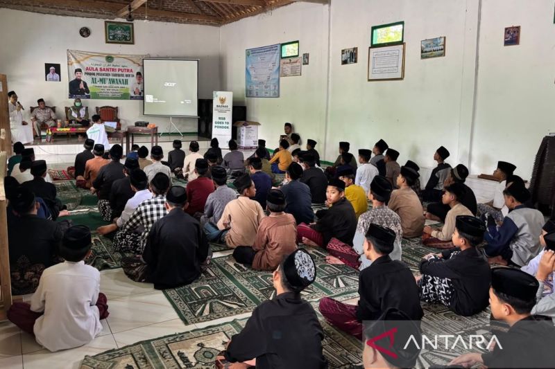 Baznas gelar edukasi & pengobatan gratis di dua pesantren Pesawaran