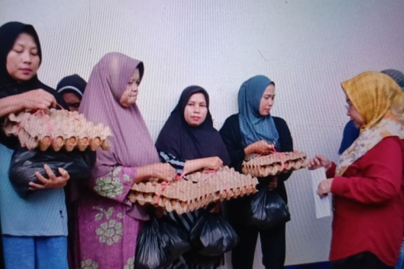 TPPKK Agam salurkan bahan kebutuhan pokok bagi warga huntara 