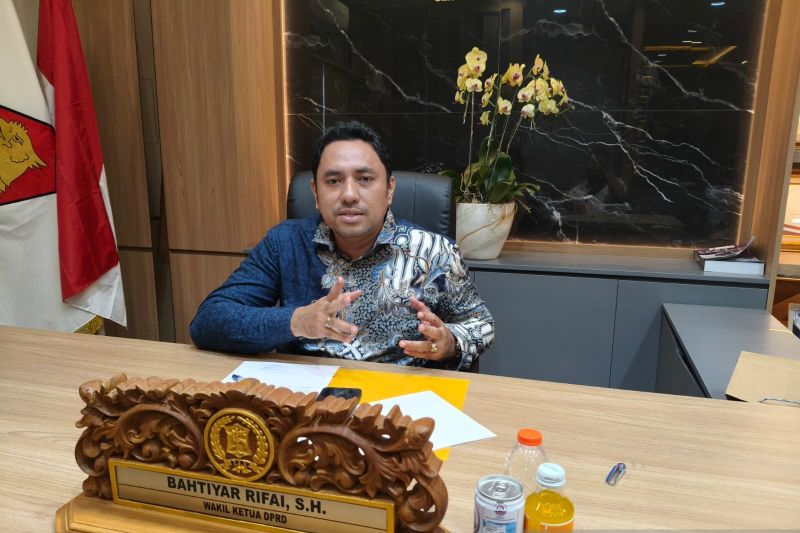DPRD Surabaya dukung camat dan lurah miliki "hotline" pengaduan