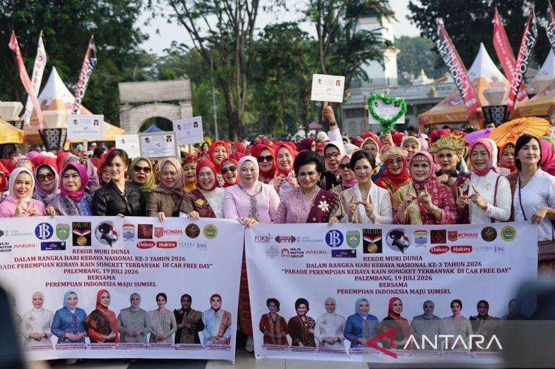Parade kebaya pecahkan rekor Muri, perempuan diajak lestarikan kebaya