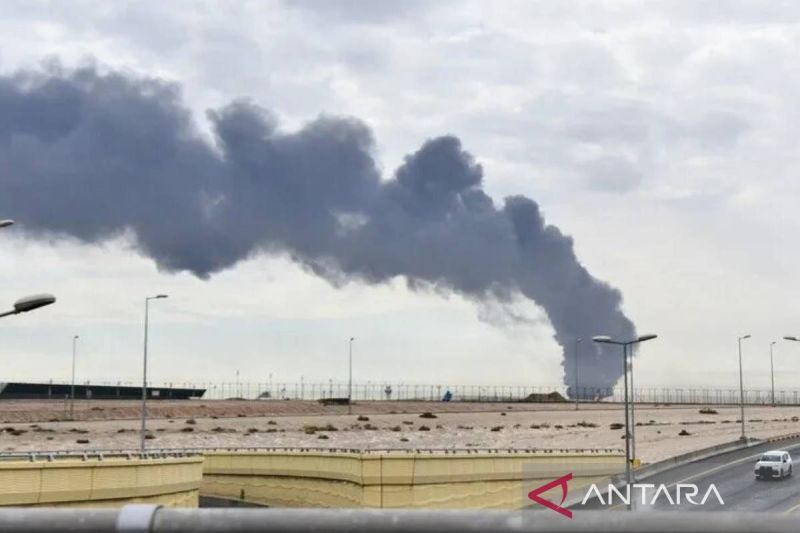 Kuwait sebut serangan Iran ke fasilitas listrik dan air picu kebakaran