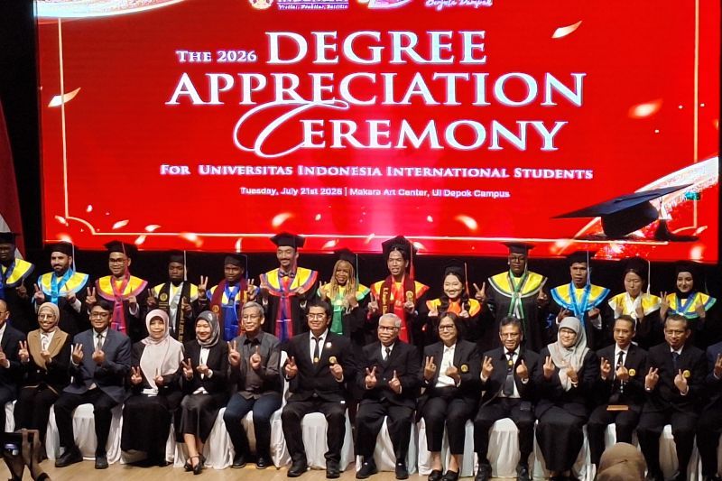 UI apresiasi mahasiswa internasional yang lulus pendidikan bergelar