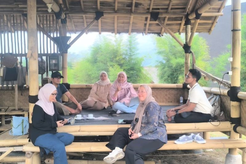 PNJ beri edukasi Desa Wisata Rancakalong Jabar dengan Pariwisata berbasis QR Code