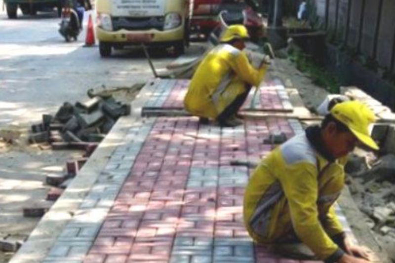 Bina Marga Cilincing revitalisasi trotoar demi kenyamanan pejalan kaki