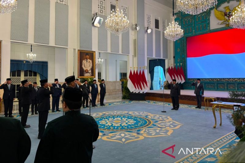 Prabowo lantik Donny Ermawan sebagai Gubernur Universitas RI