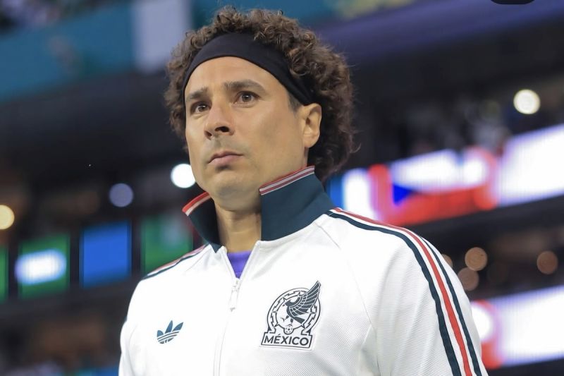 Kiper legendaris Guillermo Ochoa pensiun