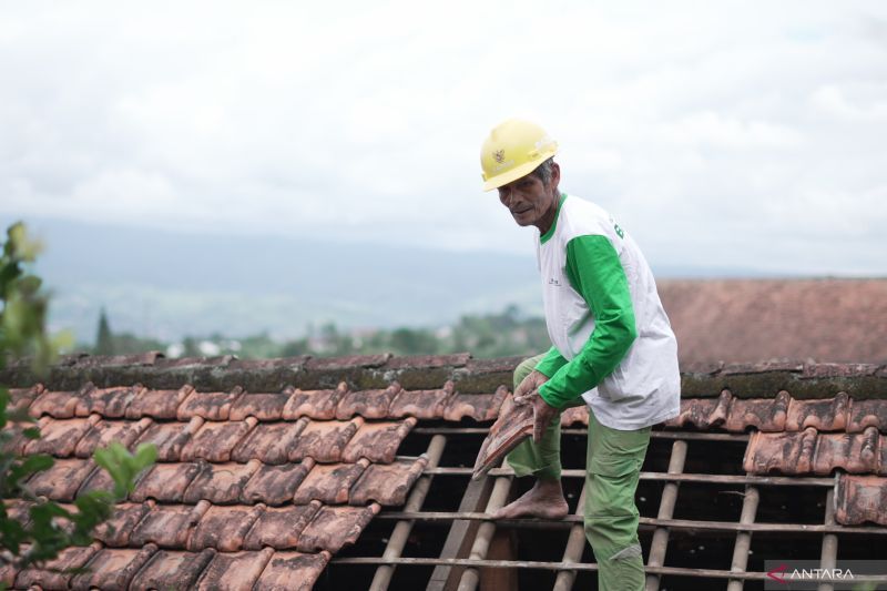 Baznas RI perbaiki rumah mustahik lansia di Cijeruk Bogor
