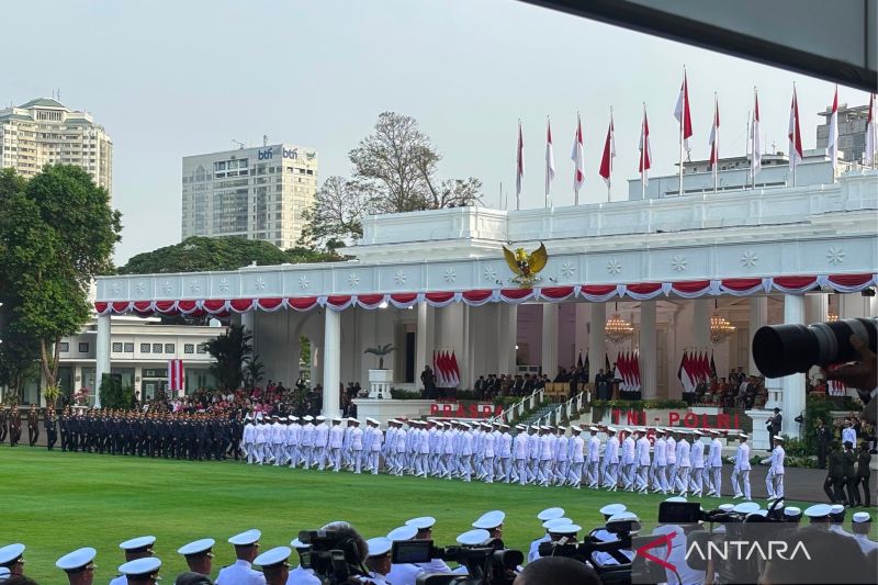 Prabowo minta perwira TNI-Polri waspadai ancaman perang siber