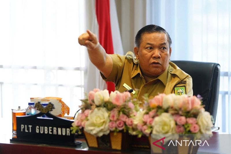 KPK periksa Plt Gubernur Riau guna gali temuan uang saat penggeledahan