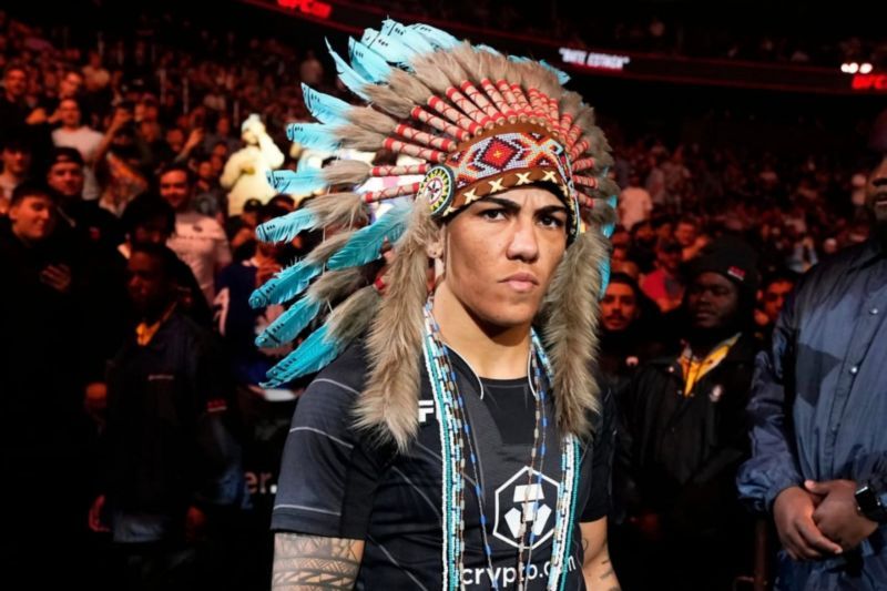 Mantan juara UFC Jessica jadi pengantar makanan selama massa pemulihan
