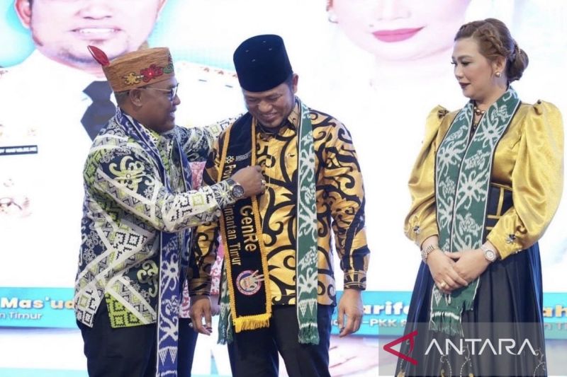 Mendukbangga kukuhkan Gubernur Kaltim ayah generasi berencana