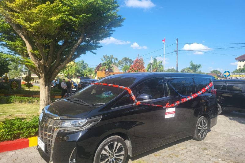 KPK sita mobil Alphard milik Bupati Lombok Barat nonaktif LAZ