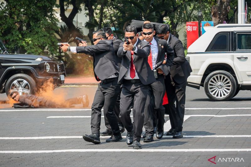 Paspampres latihan melindungi presiden dari bom dan serangan drone