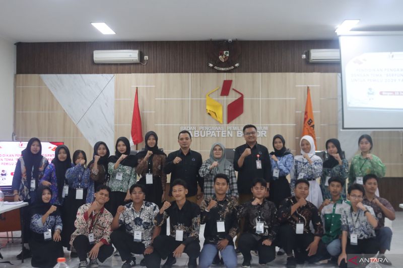 Bawaslu Bogor edukasi pelajar SMA/SMK cegah politik uang dan hoaks