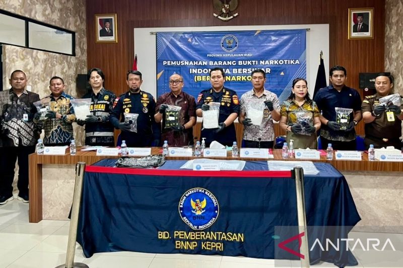 BNNP Kepri musnahkan ratusan vape etomidate dan sabu 3,3 kg