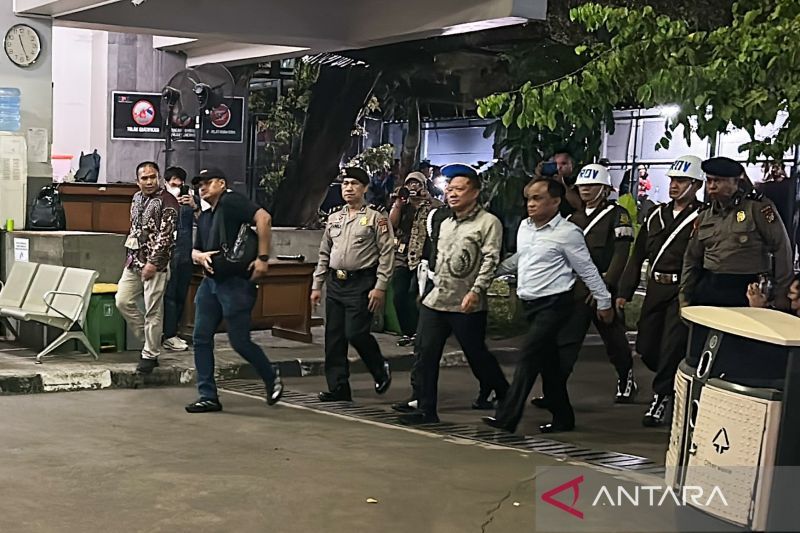 Eks Jampidsus Febrie tiba di Rutan KPK tanpa pakai rompi tahanan