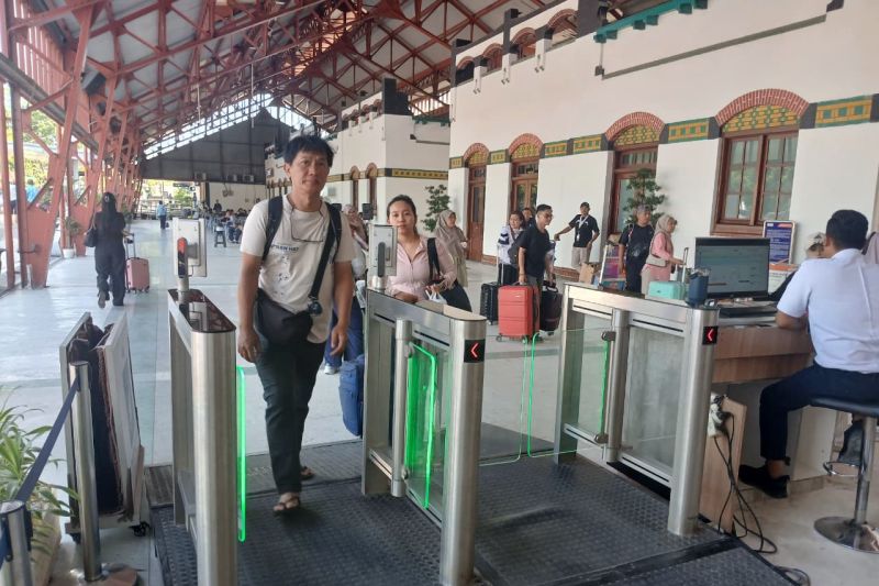 Hampir Satu Juta Pelanggan Manfaatkan Face Recognition Boarding Gate di Daop 4 Semarang