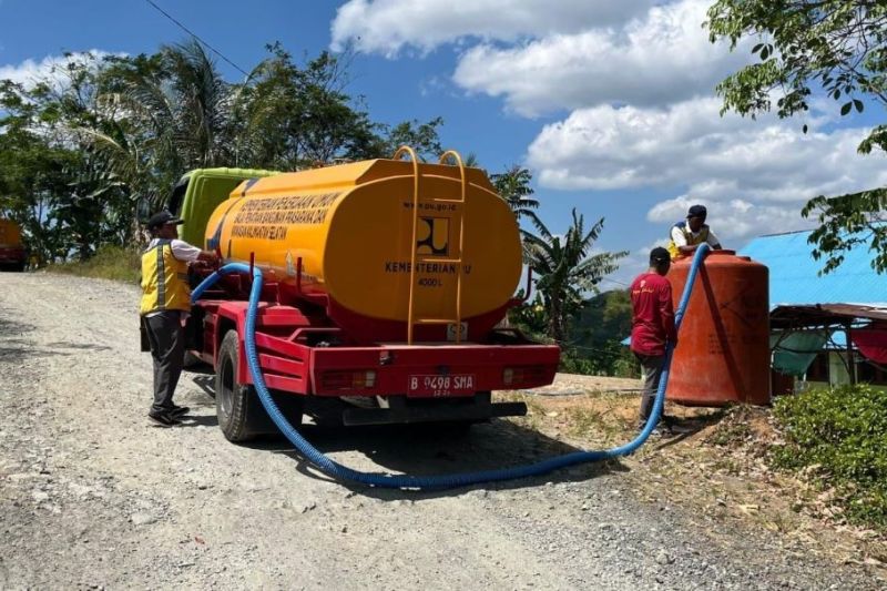 pu-beri-bantuan-ke-desa-yang-terdampak-kekeringan-di-banjar-kalsel