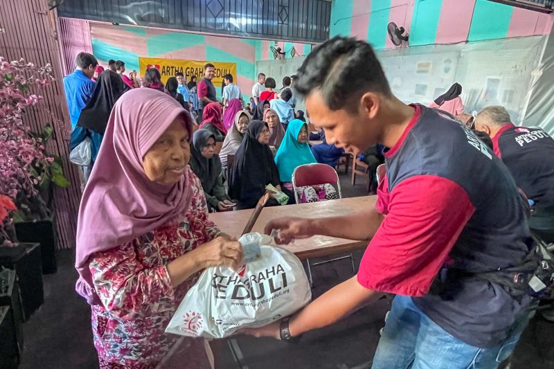 AGP salurkan bantuan dan edukasi kesehatan untuk warga Jakarta-Tangerang