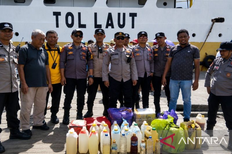 Polisi sita 220 liter minuman keras ilegal di Pelabuhan Ambon